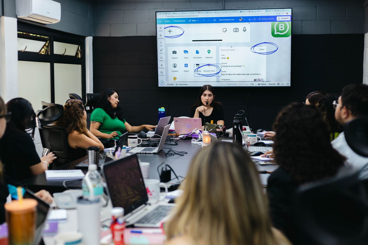 Sesión en clase del curso de Ads Facebook/Instagram