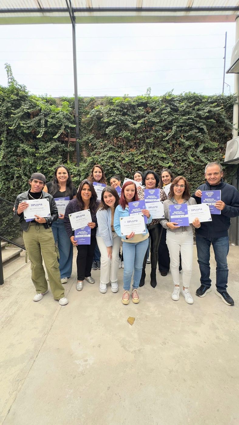 Alumnas y alumnos del curso de CapCut con diploma